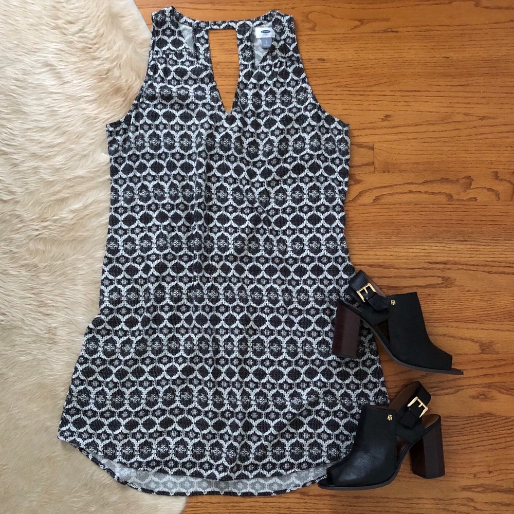 Sleeveless Black & White Patterned Old Navy Dress